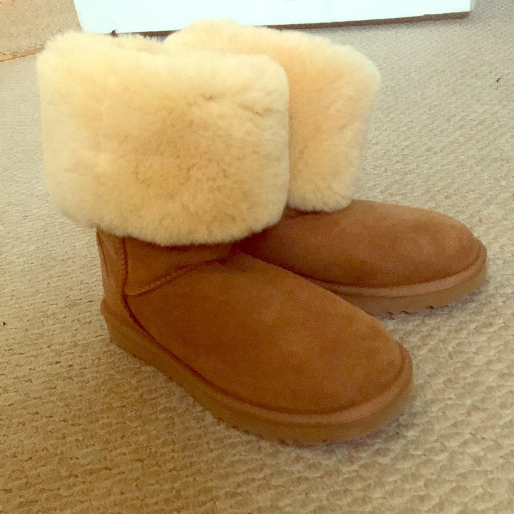 Ugg Boots (Chestnut), Size 8, NEVER WORN